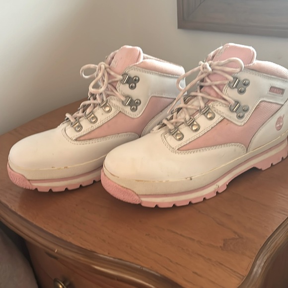 Timberland Shoes - Timberland woman’s (or young girls) boots